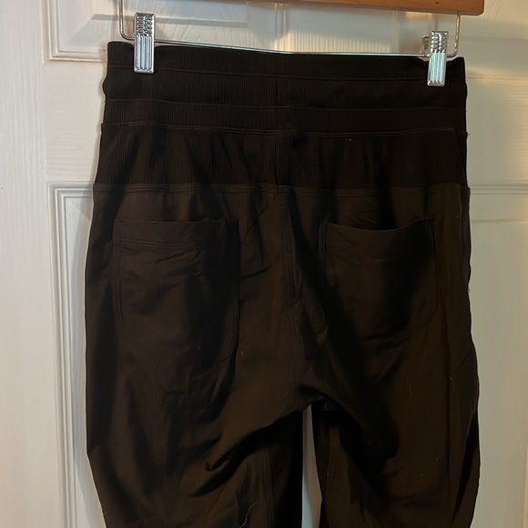 Lululemon studio jogger size 4 - Picture 5 of 5